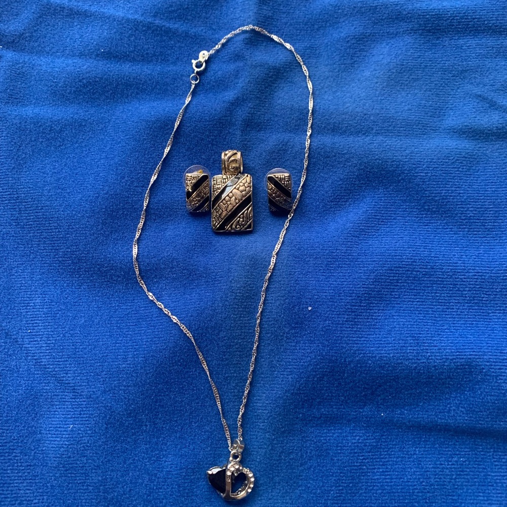 💚3/$25 imitation Silver Jewelry Set with Necklace Pendant and pierced Earrings